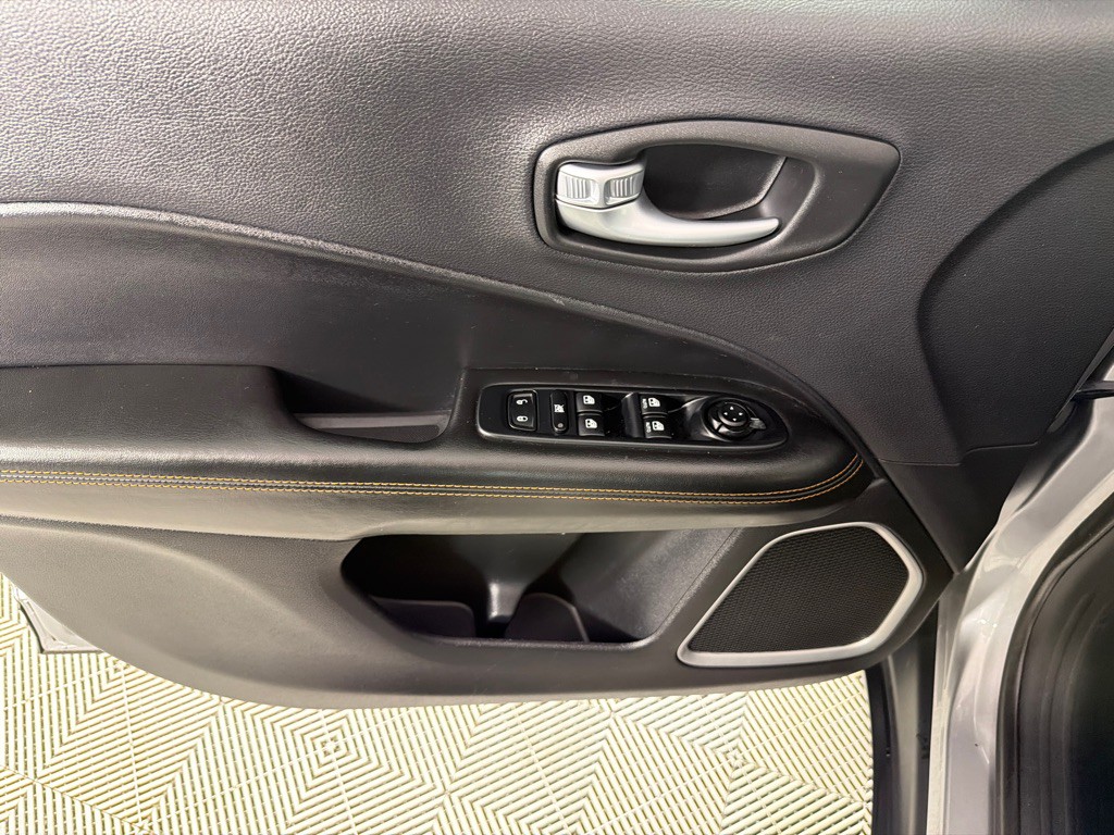 2018 Jeep Compass Image 11