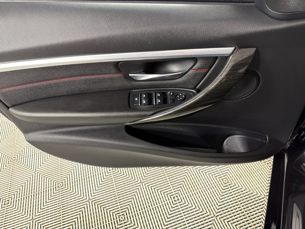 2018 BMW 3 Series Image 9