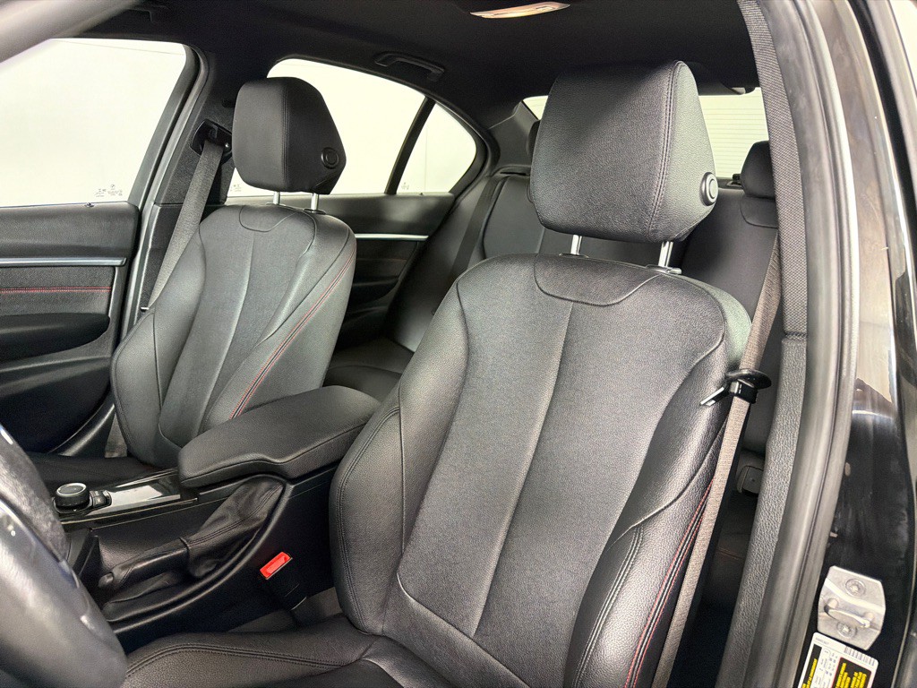 2018 BMW 3 Series Image 11