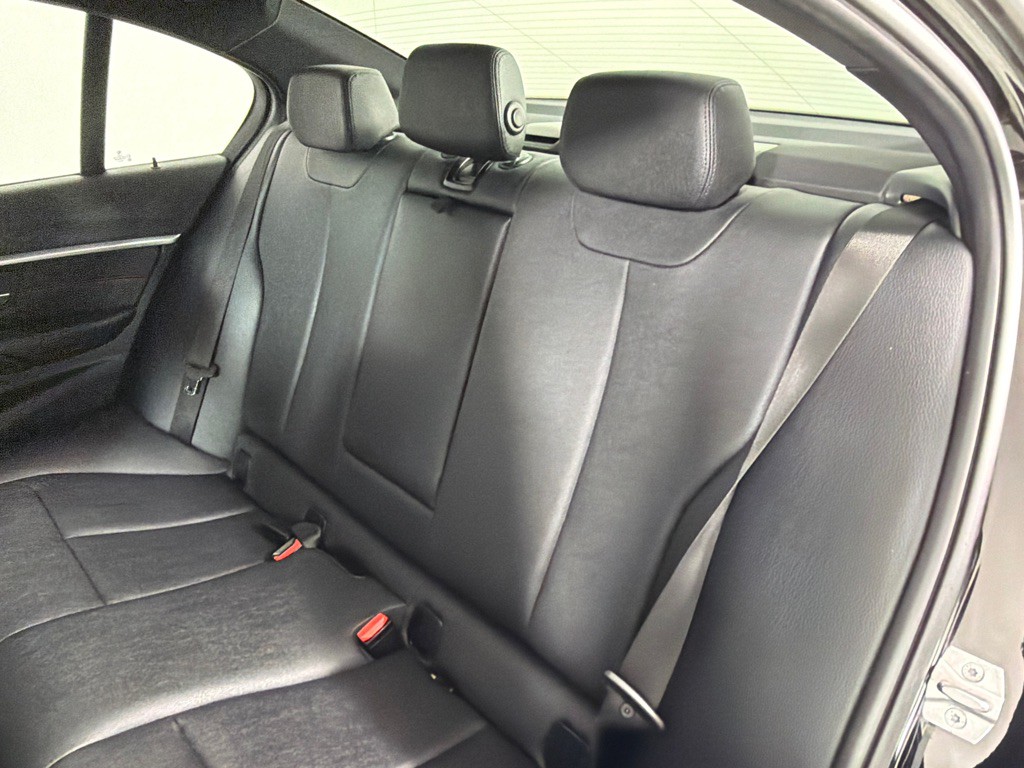 2018 BMW 3 Series Image 18