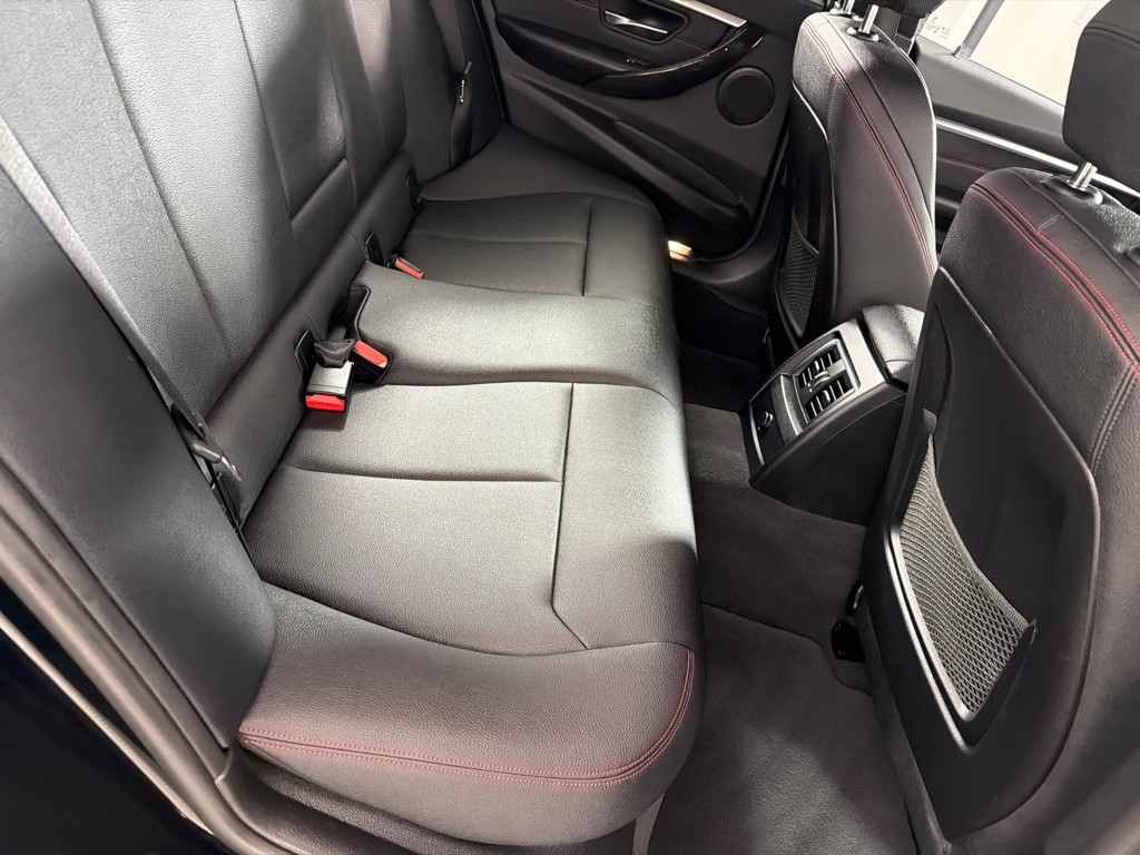 2018 BMW 3 Series Image 19