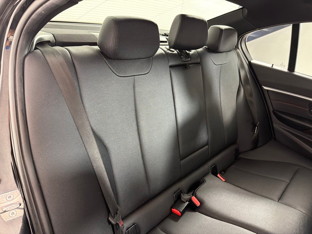 2018 BMW 3 Series Image 20