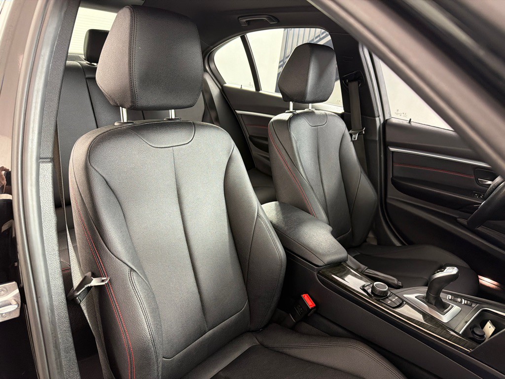 2018 BMW 3 Series Image 22