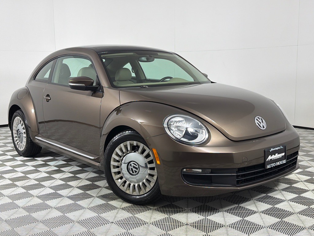 2013 Volkswagen Beetle Image 2