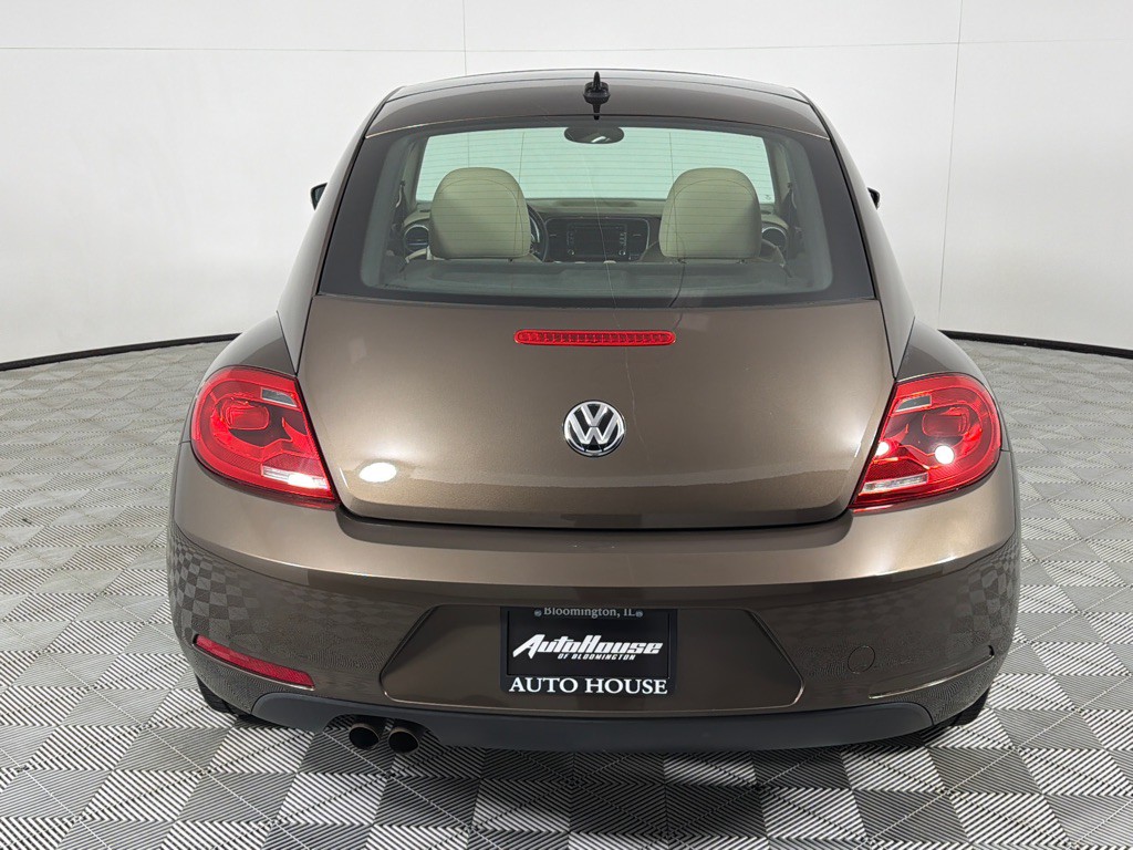 2013 Volkswagen Beetle Image 6
