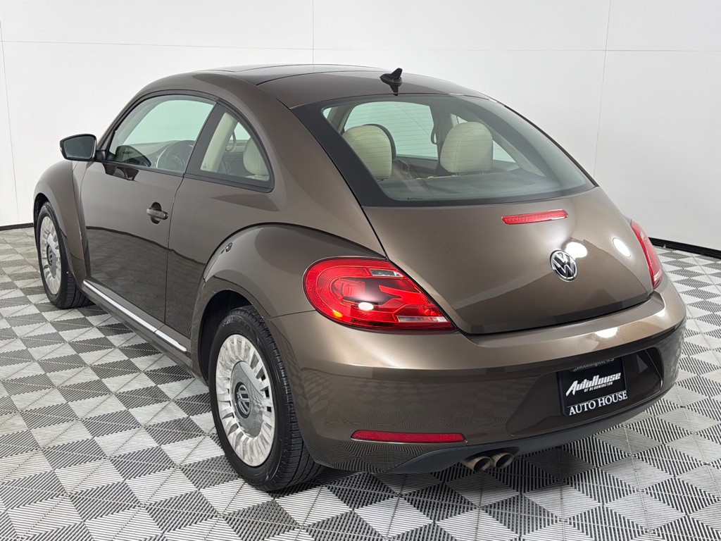2013 Volkswagen Beetle Image 7