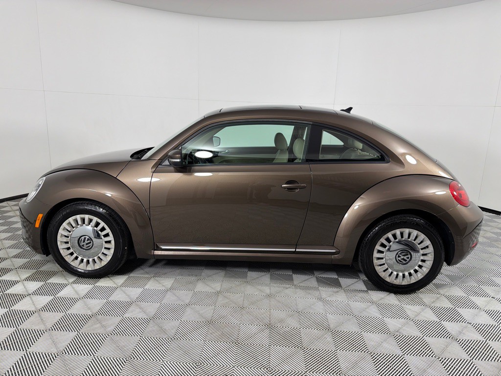 2013 Volkswagen Beetle Image 8