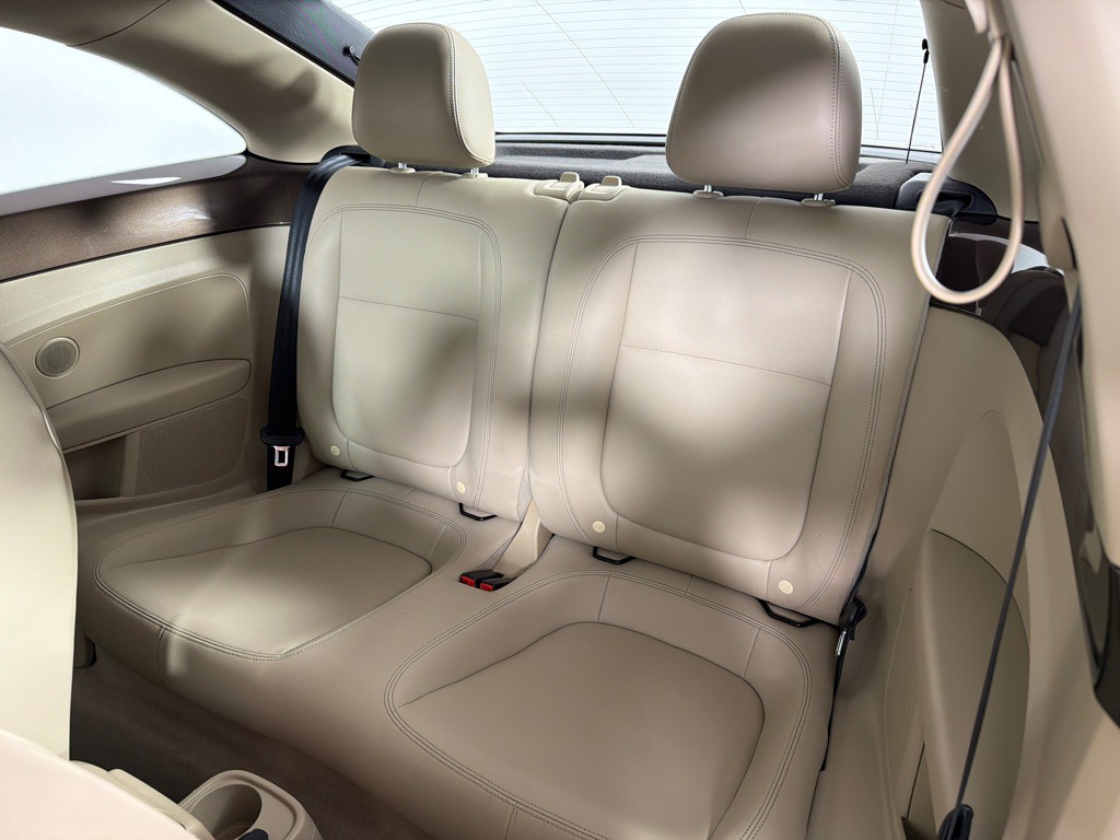 2013 Volkswagen Beetle Image 18