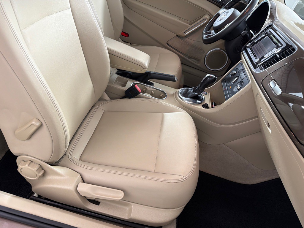 2013 Volkswagen Beetle Image 20