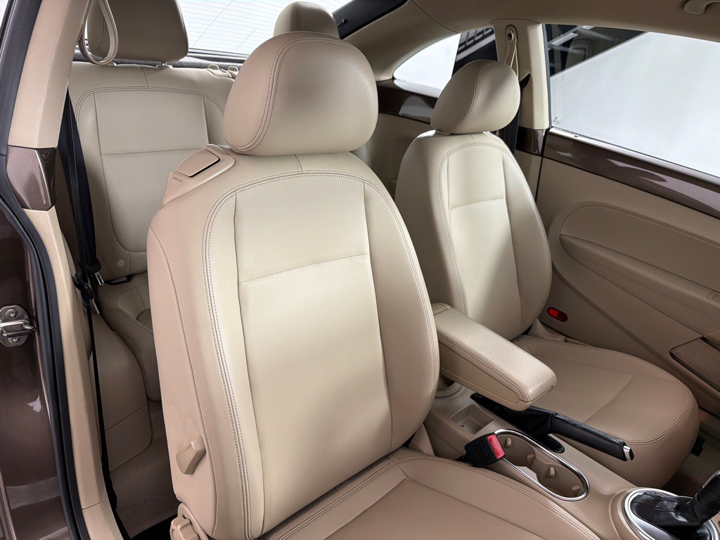 2013 Volkswagen Beetle Image 21