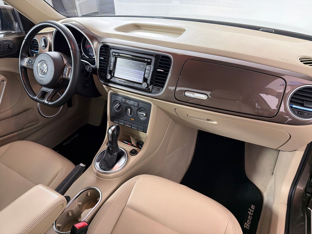 2013 Volkswagen Beetle Image 22