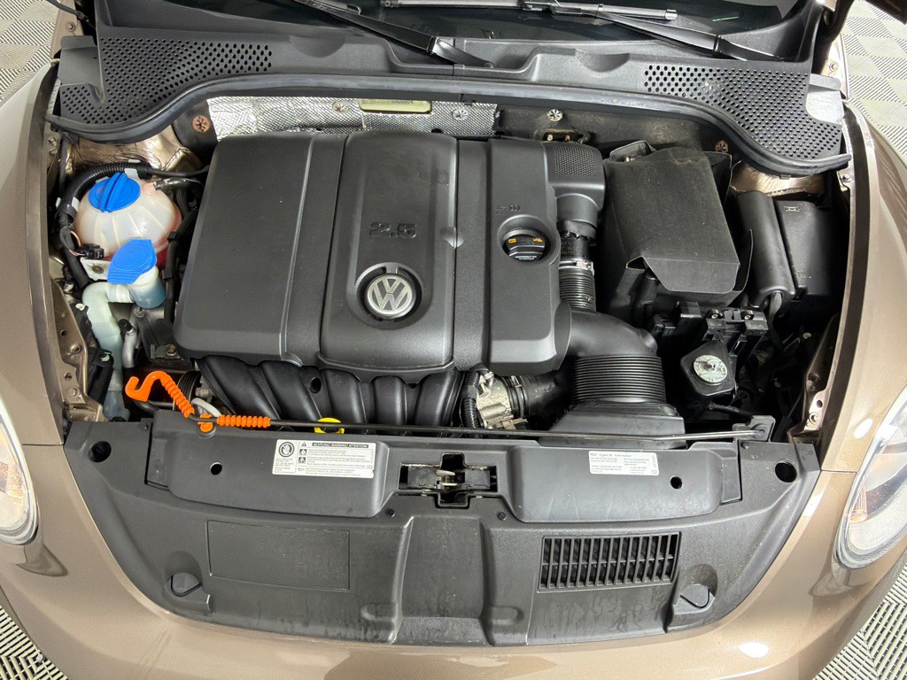 2013 Volkswagen Beetle Image 23