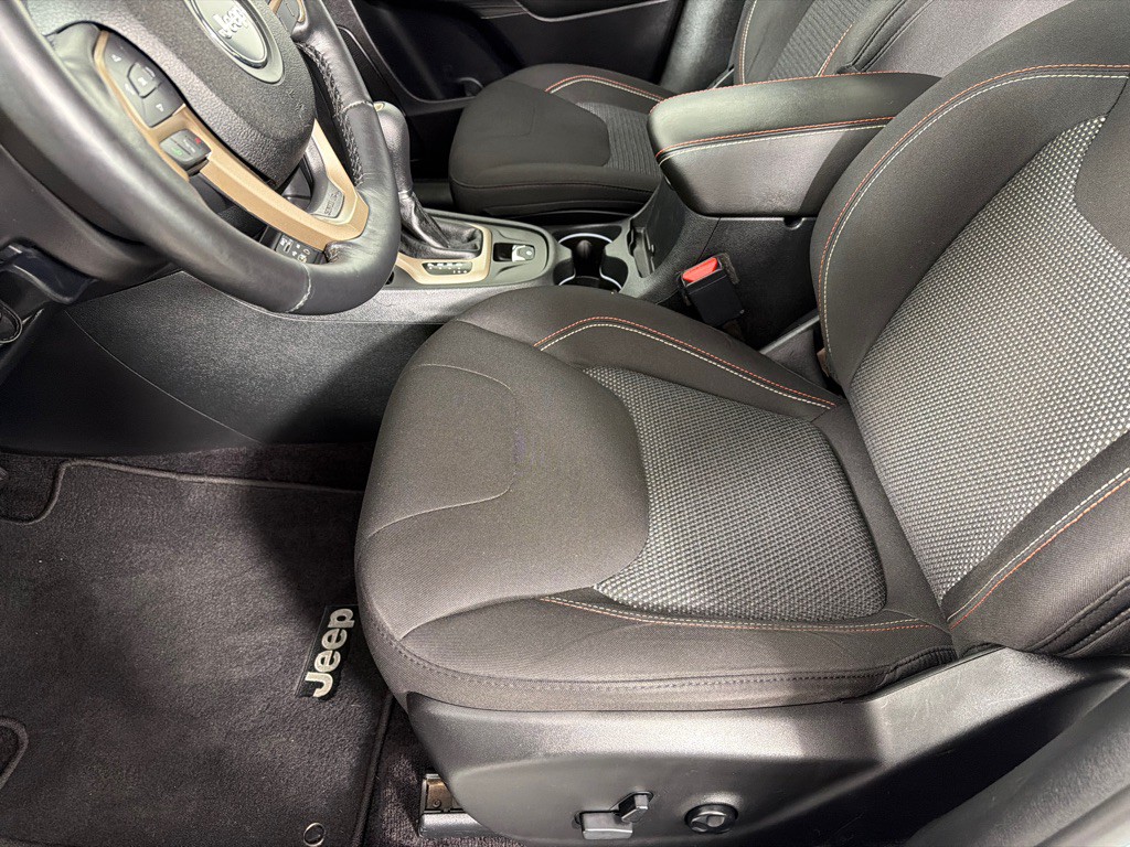 2016 Jeep Cherokee Image 12