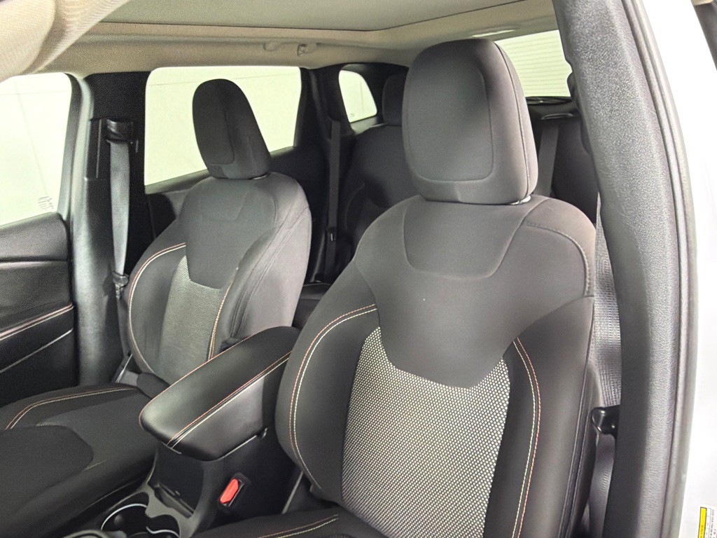 2016 Jeep Cherokee Image 13