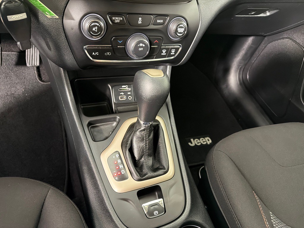 2016 Jeep Cherokee Image 19