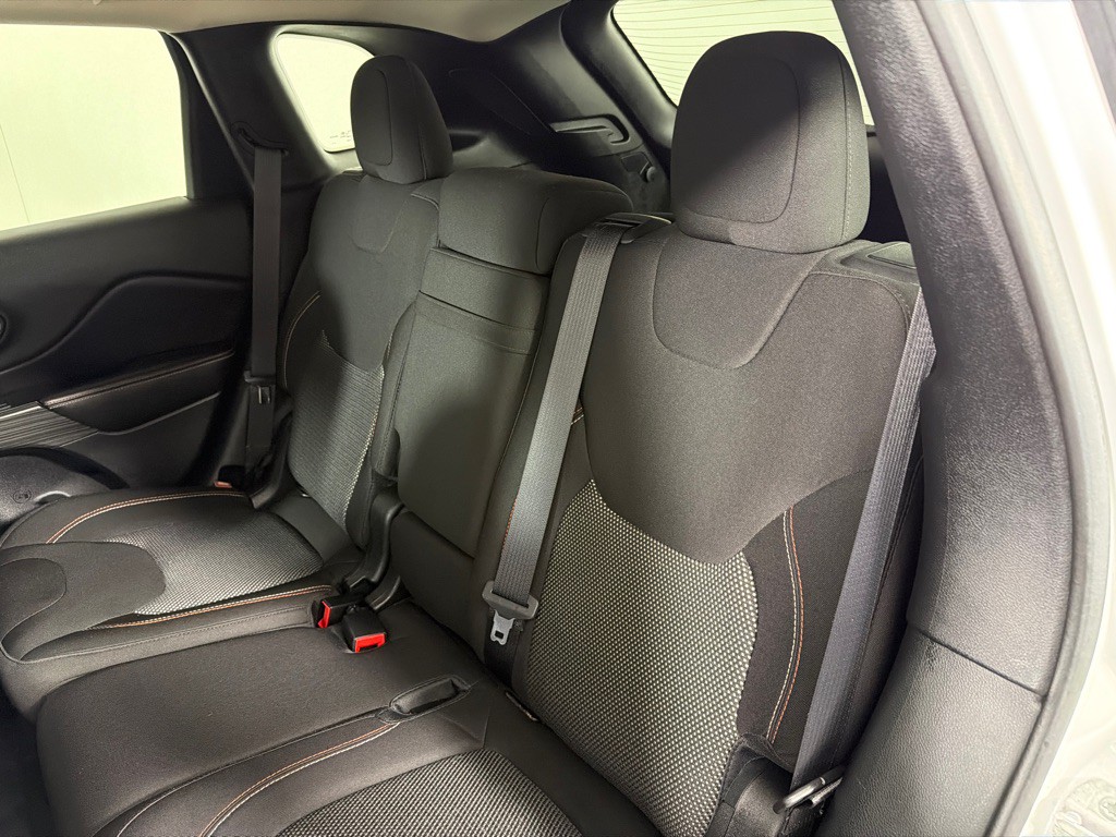 2016 Jeep Cherokee Image 21