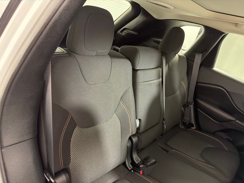 2016 Jeep Cherokee Image 24