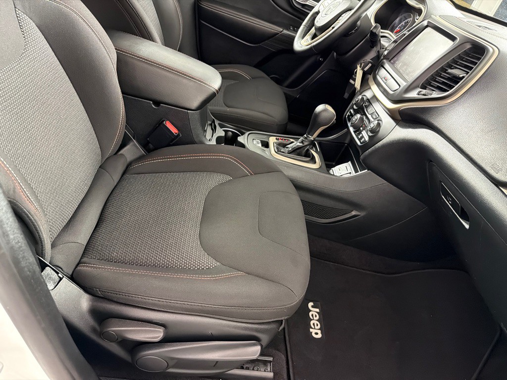 2016 Jeep Cherokee Image 25