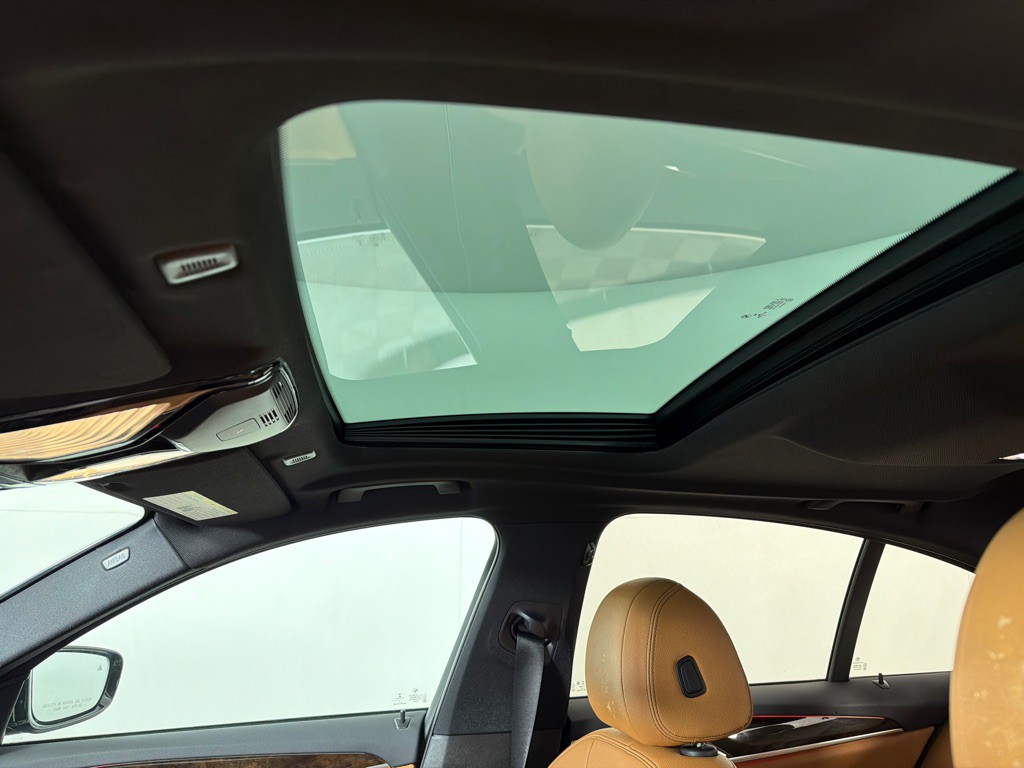 2019 BMW 5 Series Image 12