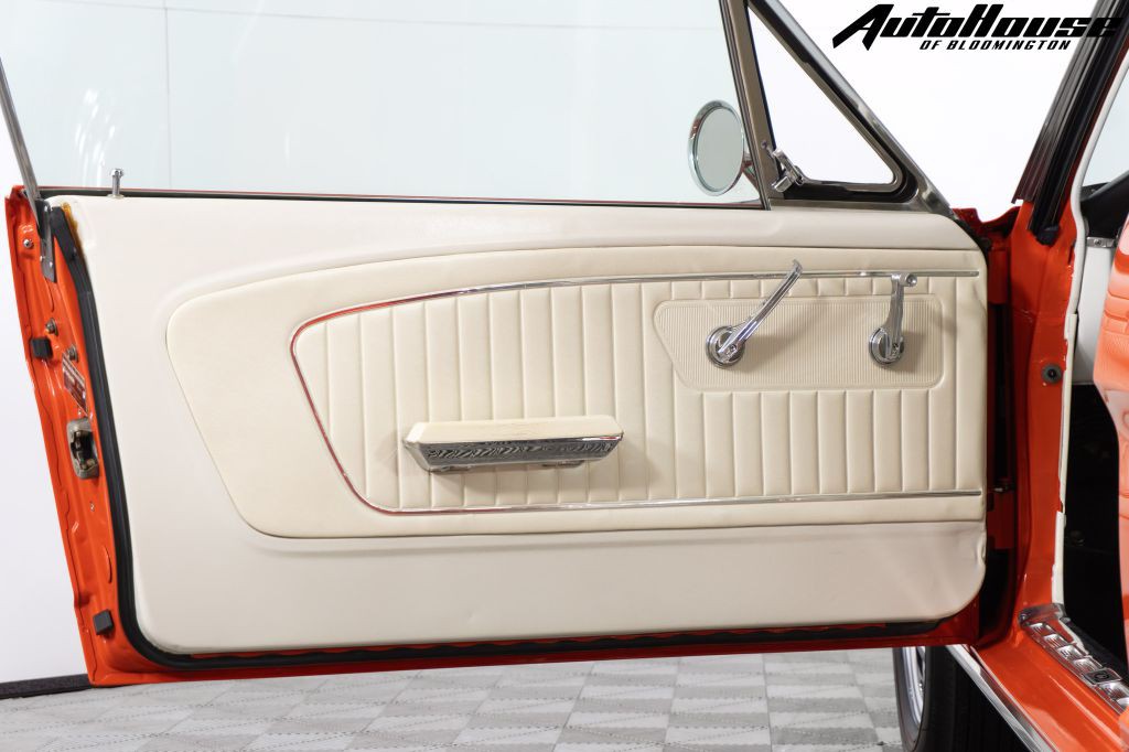 1965 Ford Mustang Image 40