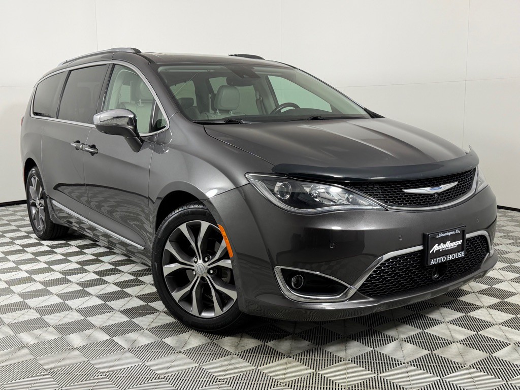 2017 Chrysler Pacifica Image 2