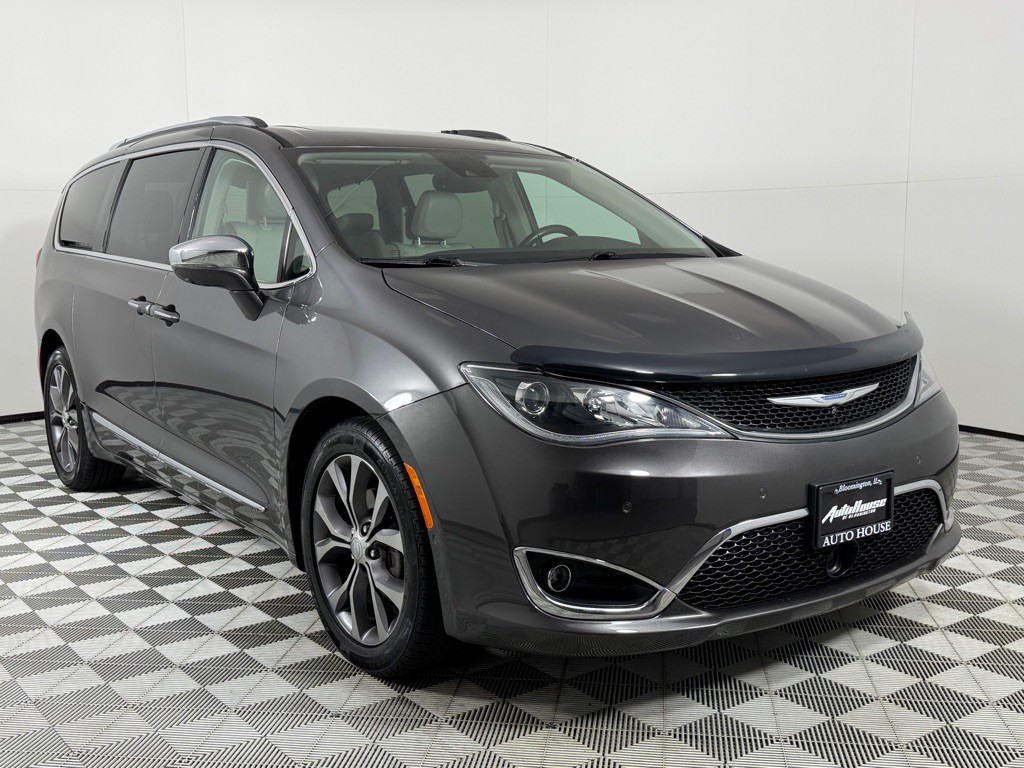 2017 Chrysler Pacifica Image 3