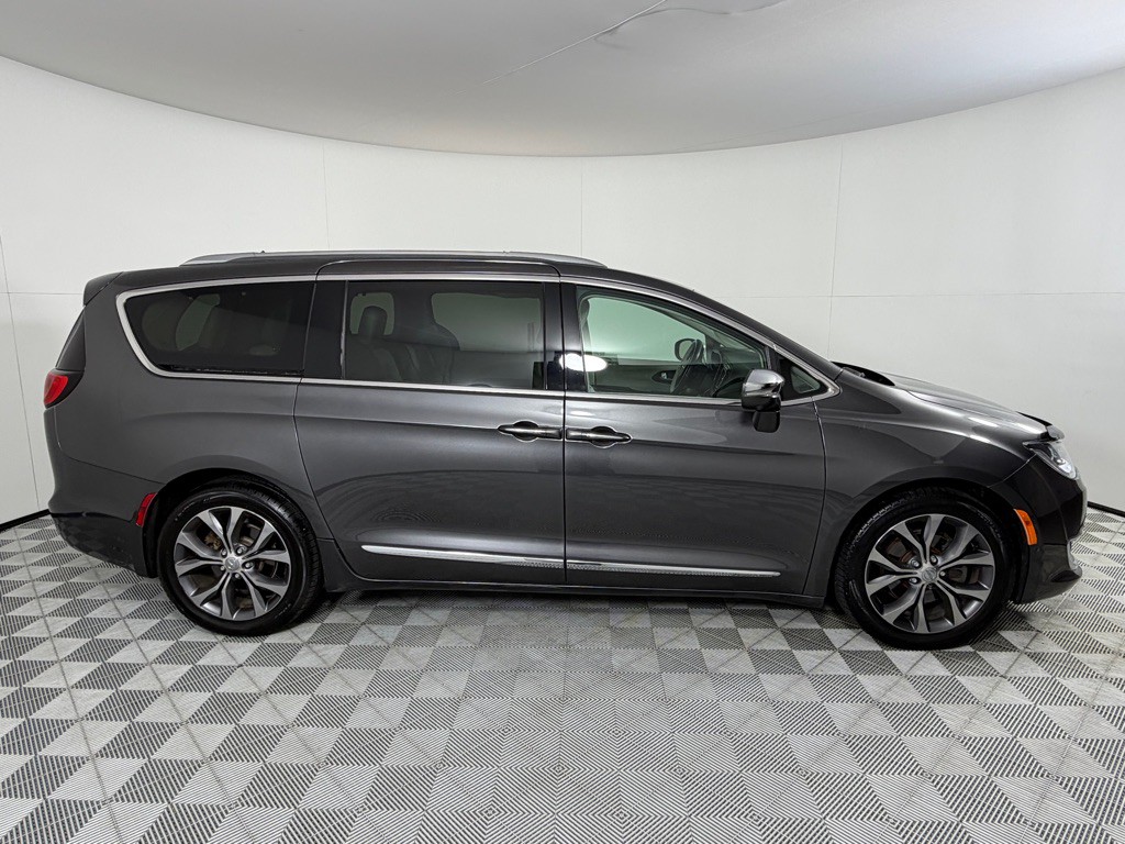 2017 Chrysler Pacifica Image 4