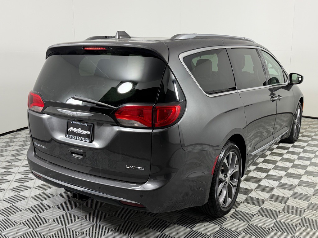 2017 Chrysler Pacifica Image 5
