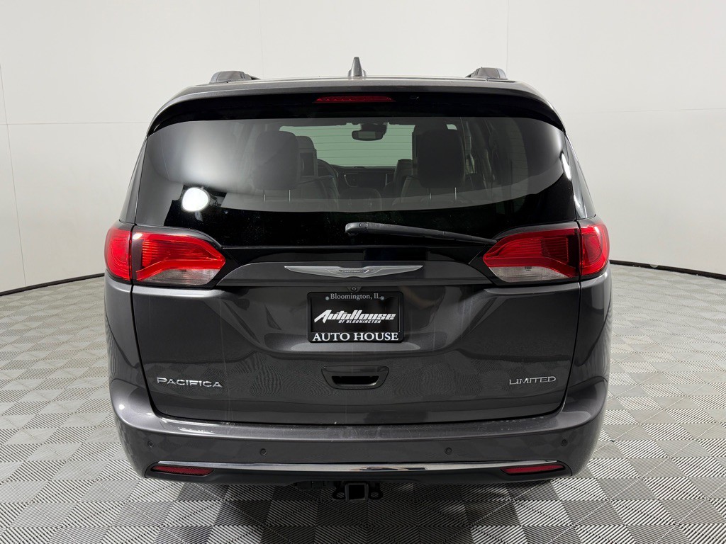2017 Chrysler Pacifica Image 6