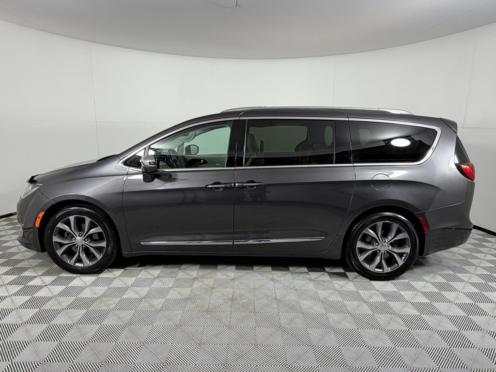 2017 Chrysler Pacifica Image 8