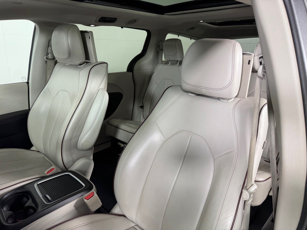 2017 Chrysler Pacifica Image 12