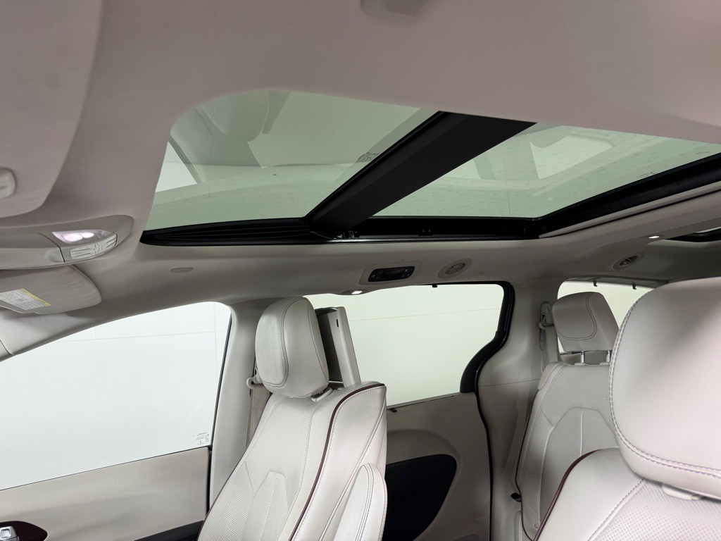 2017 Chrysler Pacifica Image 13