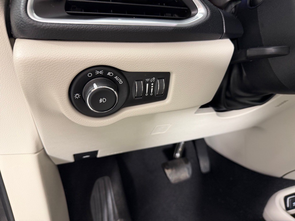 2017 Chrysler Pacifica Image 14