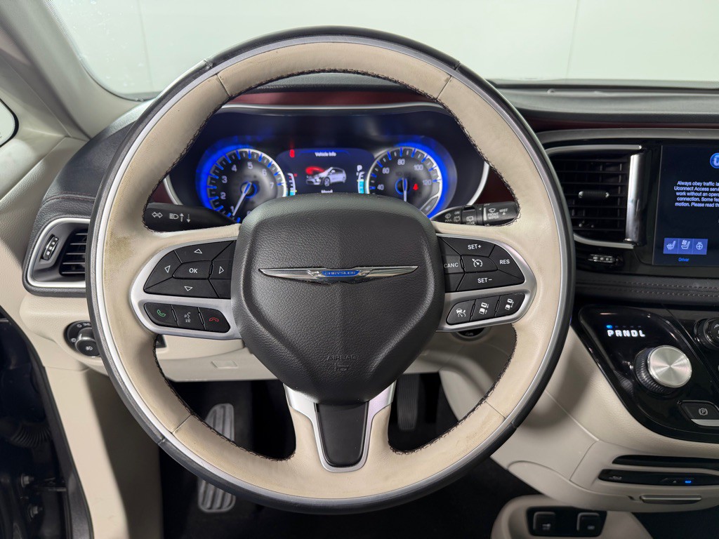 2017 Chrysler Pacifica Image 15