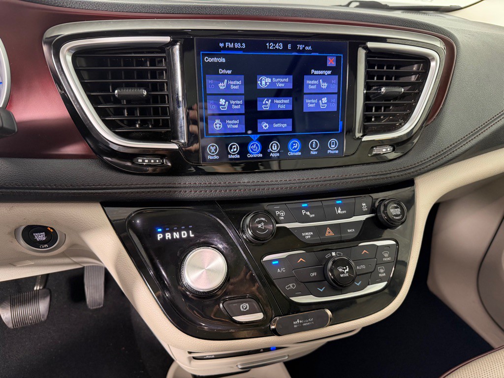 2017 Chrysler Pacifica Image 16