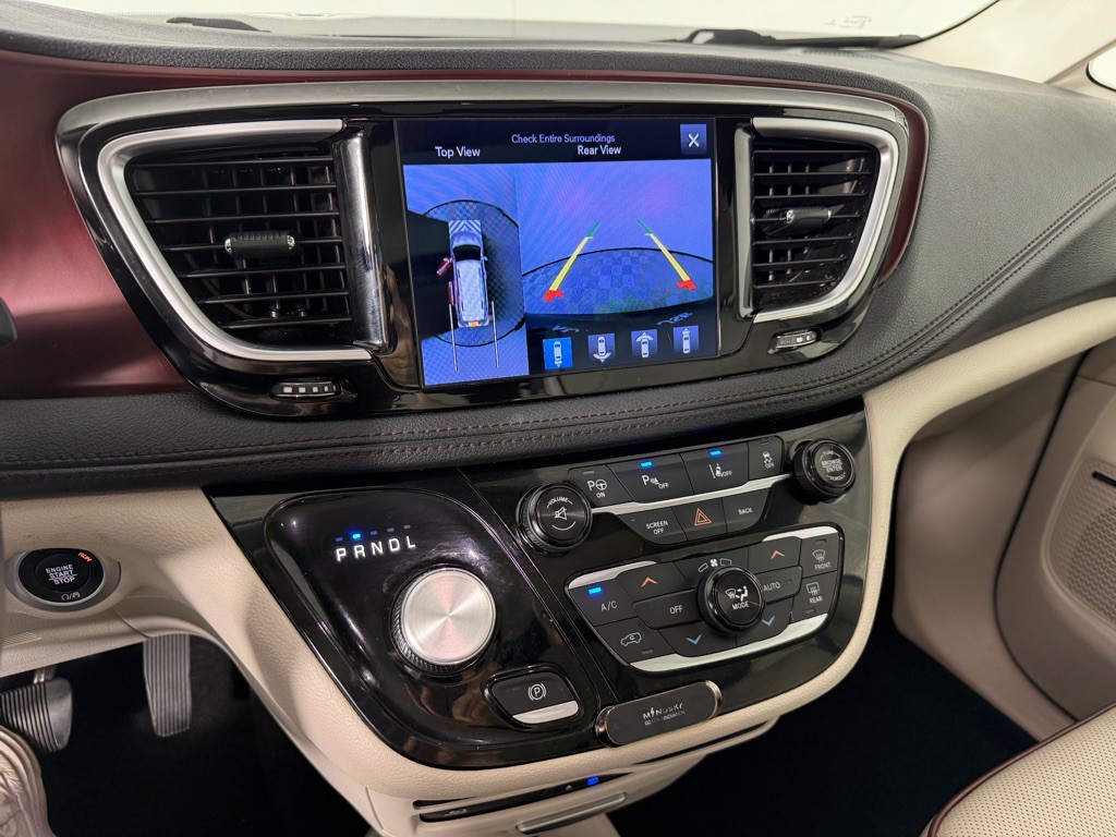 2017 Chrysler Pacifica Image 17