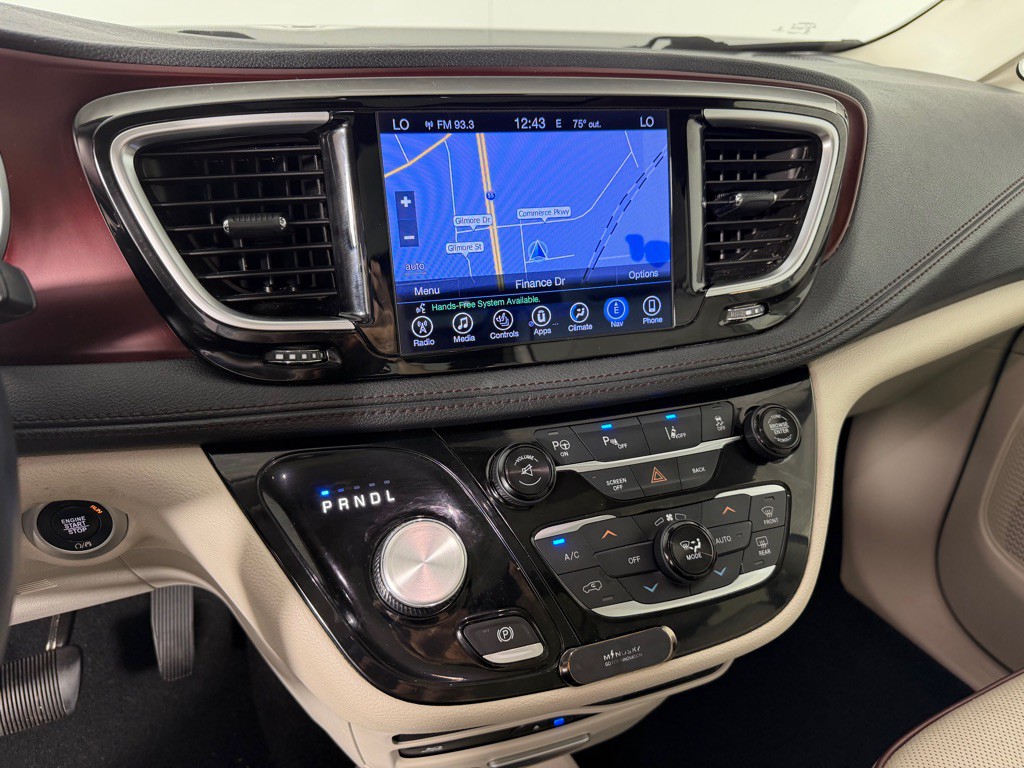 2017 Chrysler Pacifica Image 18
