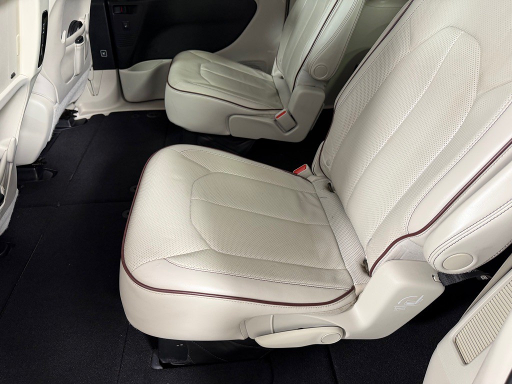 2017 Chrysler Pacifica Image 19