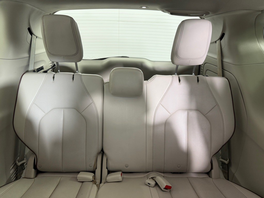 2017 Chrysler Pacifica Image 21