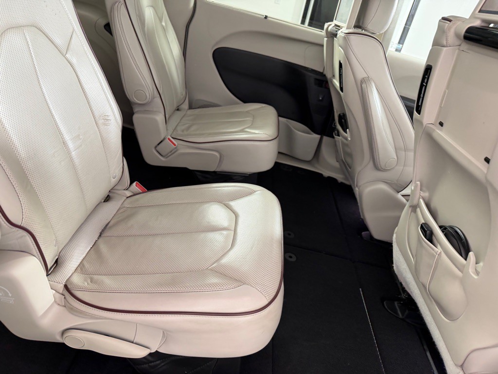 2017 Chrysler Pacifica Image 23