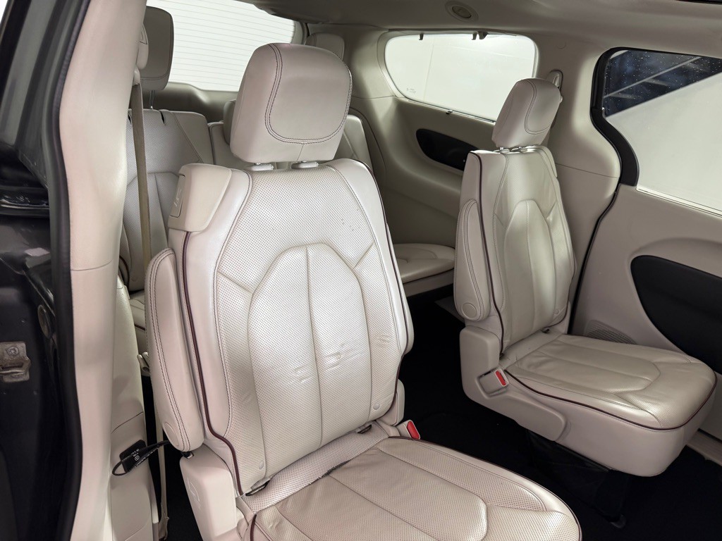 2017 Chrysler Pacifica Image 24