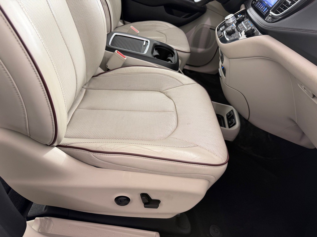 2017 Chrysler Pacifica Image 25