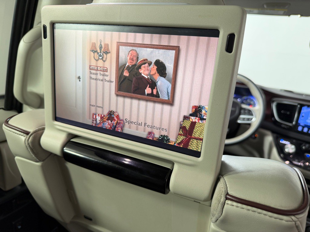 2017 Chrysler Pacifica Image 27