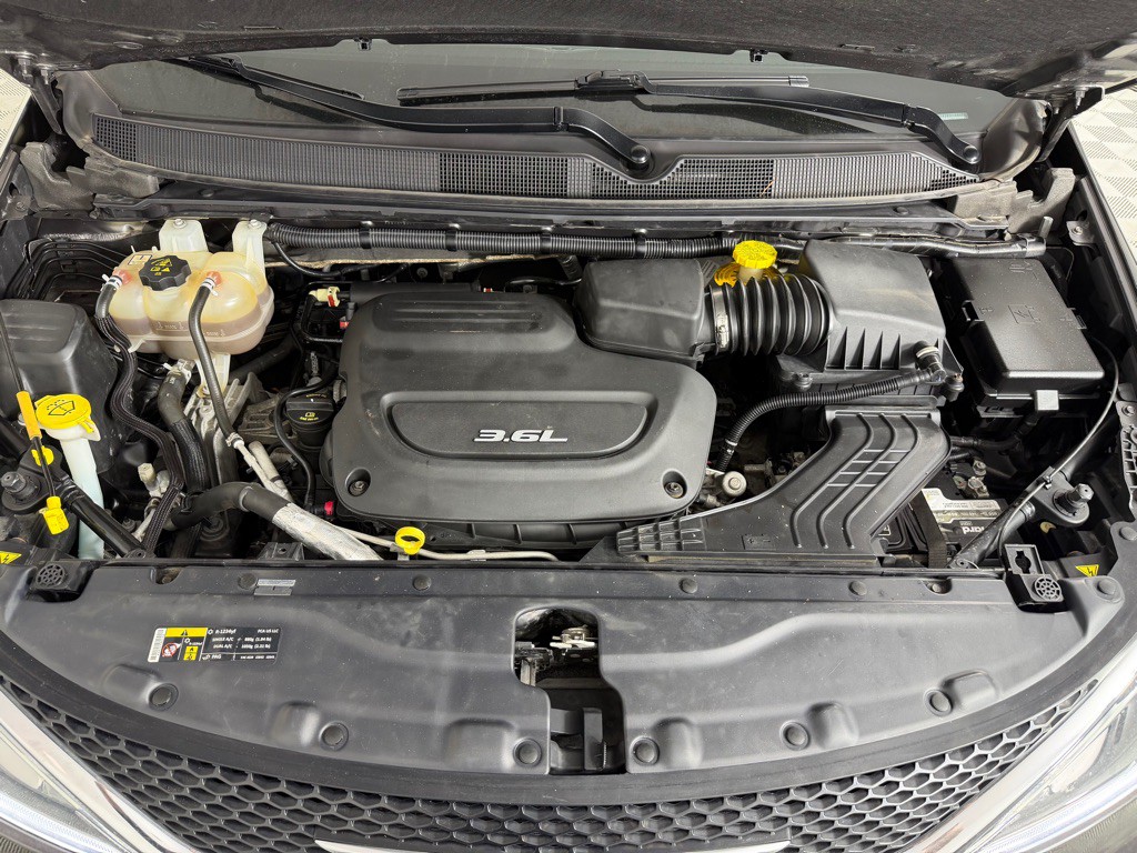 2017 Chrysler Pacifica Image 29