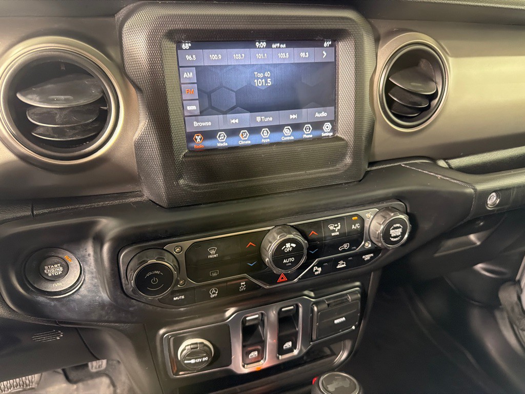 2021 Jeep Wrangler Image 17