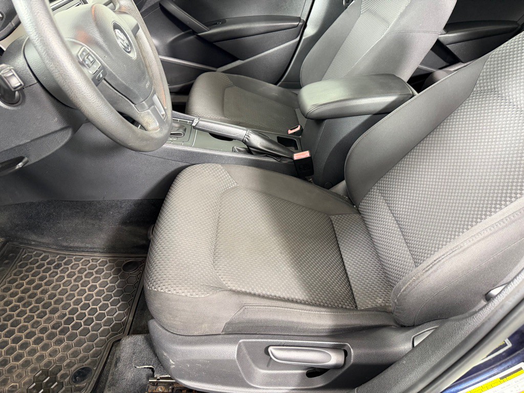 2013 Volkswagen Passat Image 9