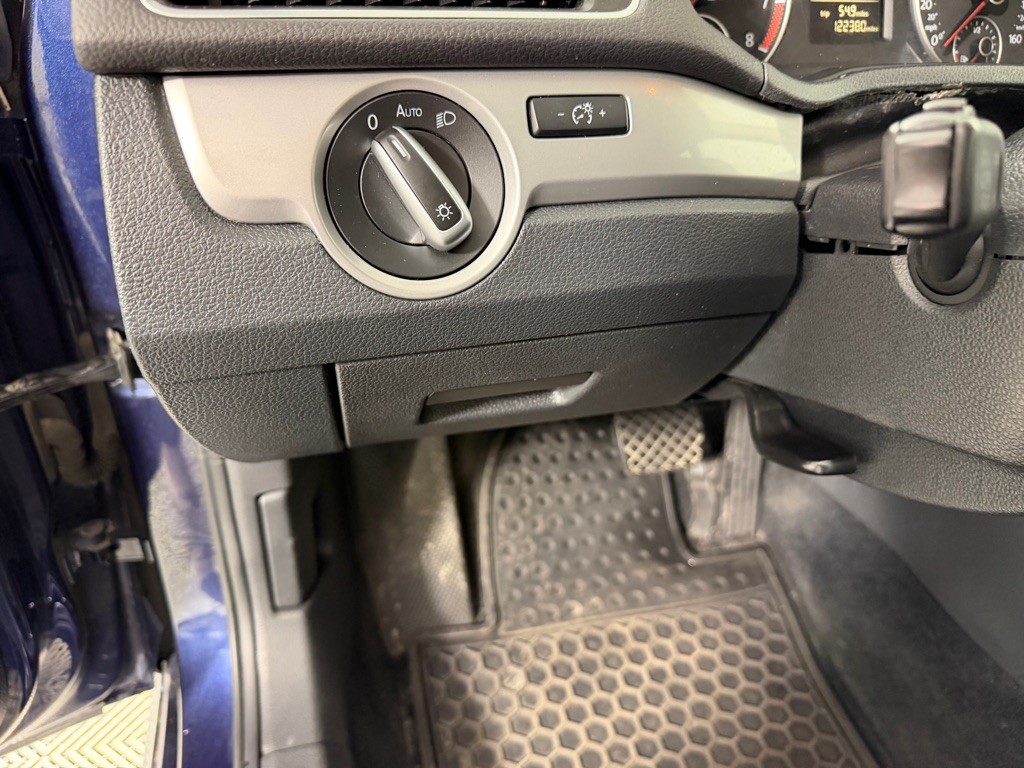 2013 Volkswagen Passat Image 11