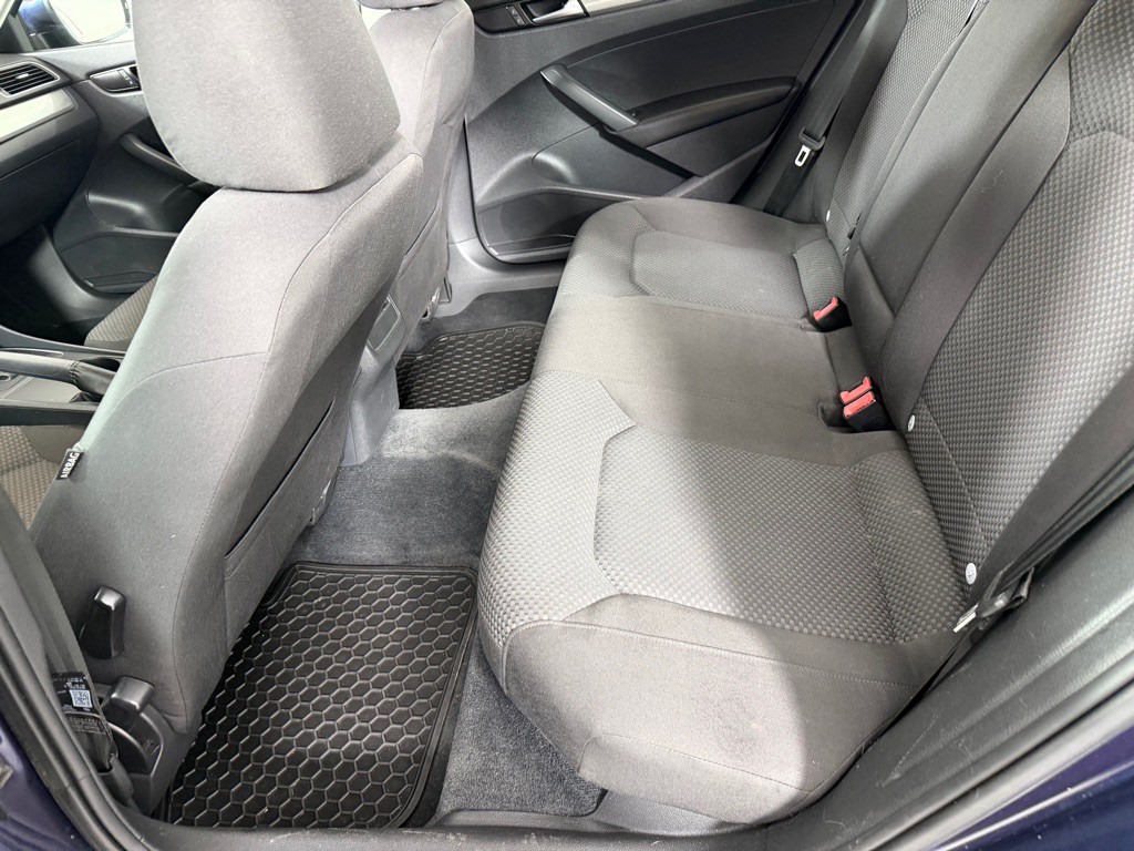 2013 Volkswagen Passat Image 15