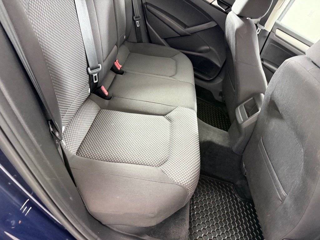 2013 Volkswagen Passat Image 17