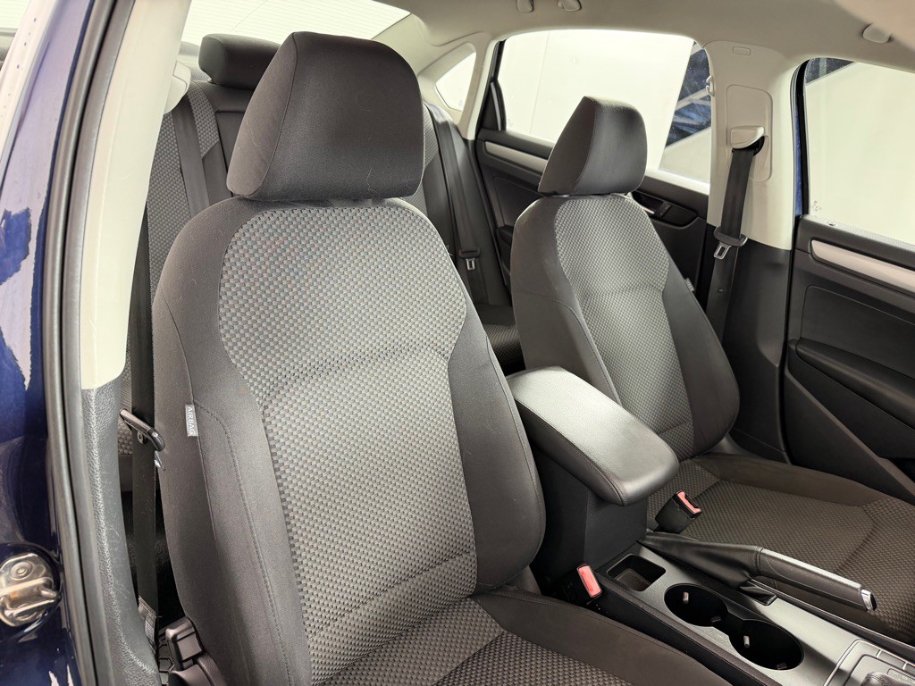 2013 Volkswagen Passat Image 20